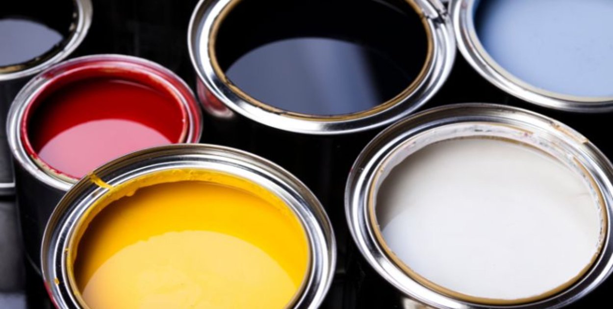 Fabryka farb Aksil a praktyczny dobór farb do betonu, metalu i drewna