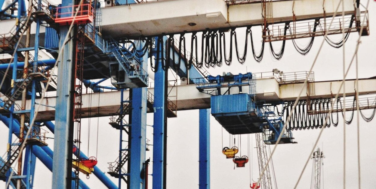 Inteligentna suwnica - jak systemy antybujaniowe i automatyka wspierają bezpieczeń